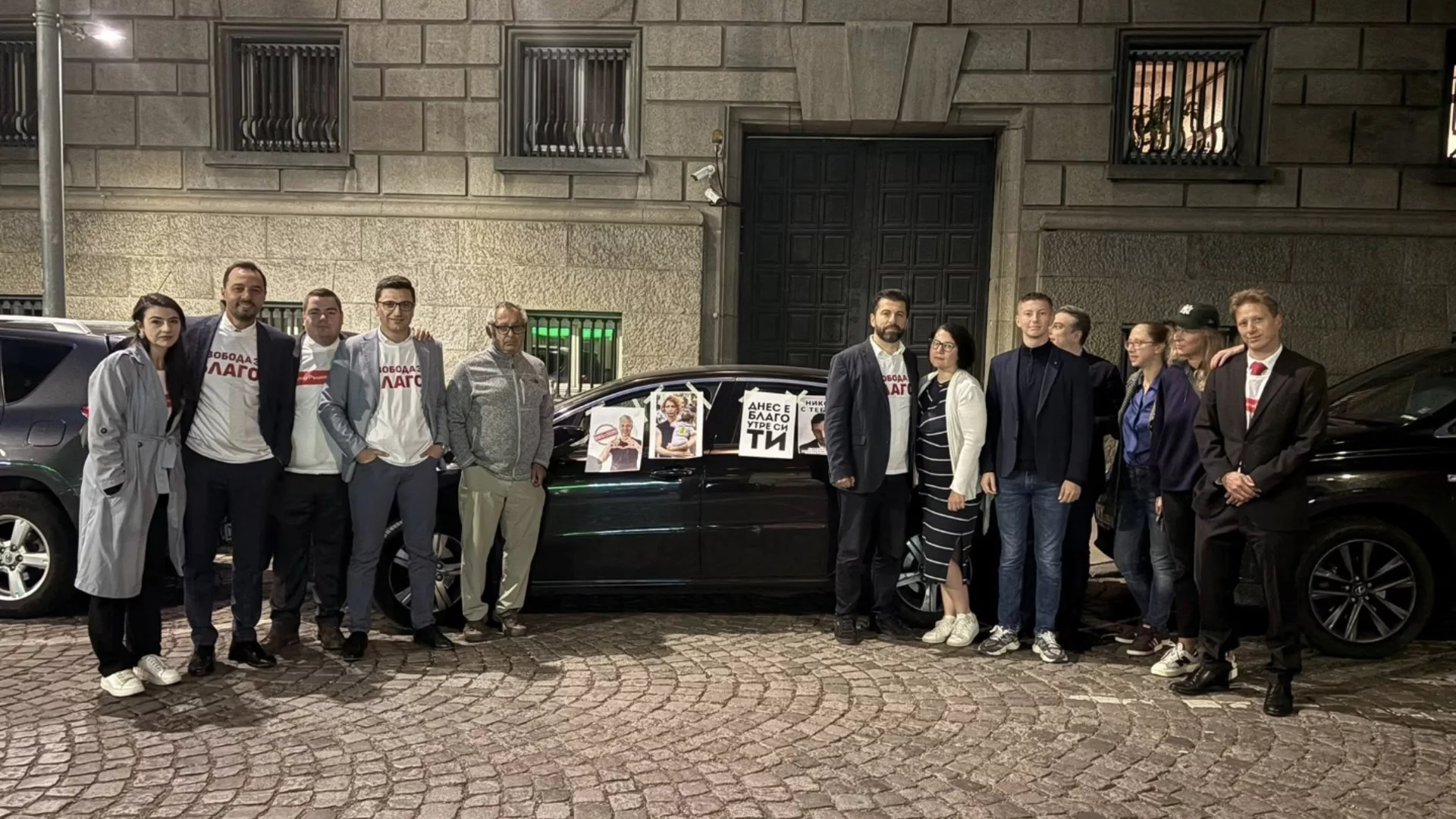 "Ходи пеша, бе": ПП блокираха входовете към служебния паркинг на Народно събрание (СНИМКИ)