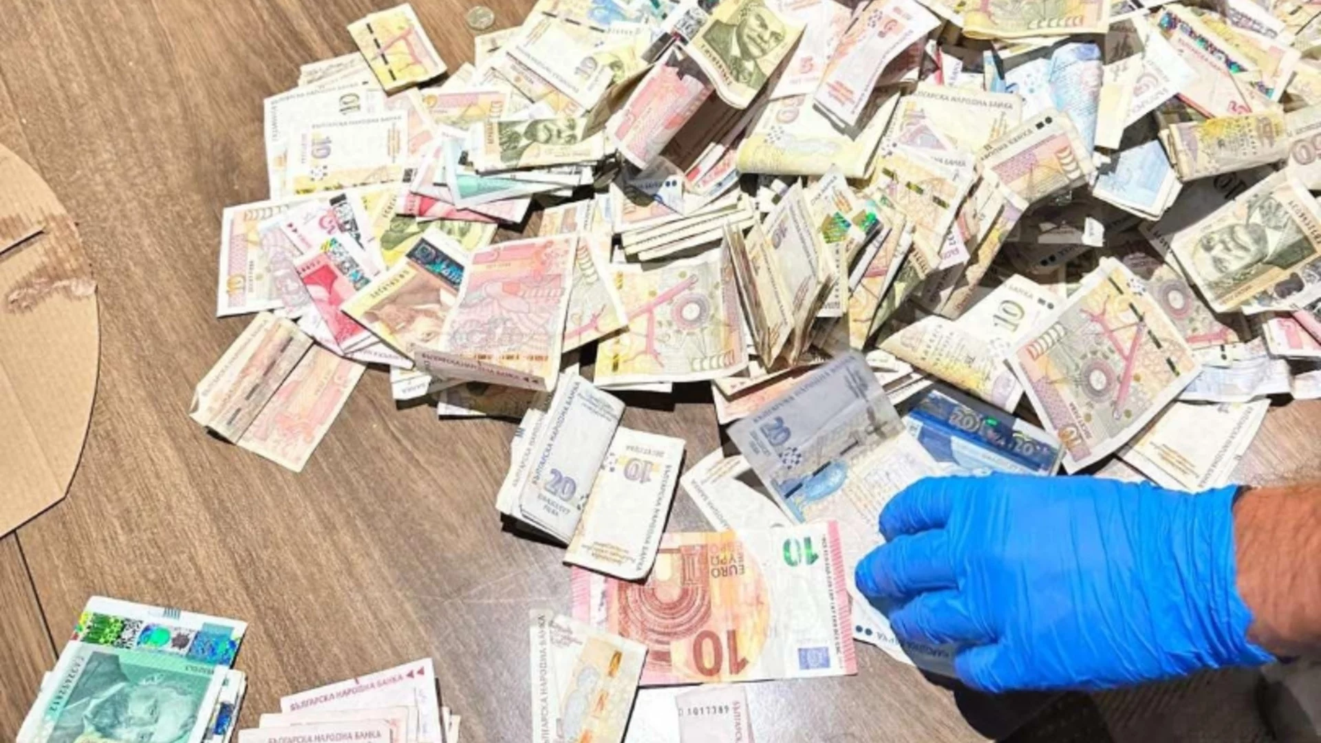 Шестима задържани за наркотици в Бургас