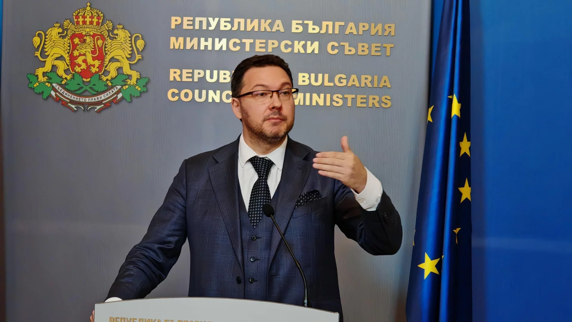 "Фейсбук компилация с тролски коментари": Даниел Митов с коментар за вота на недоверие