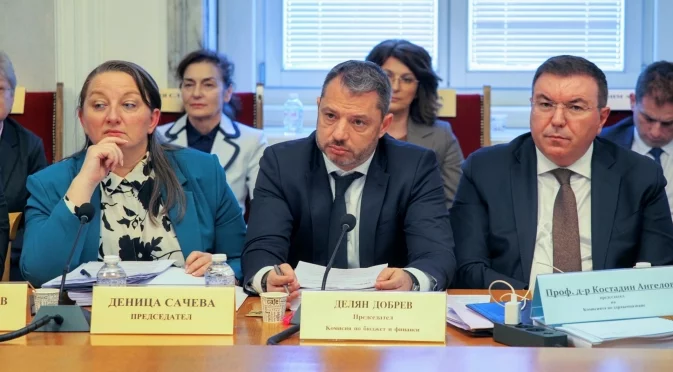 МВФ препоръча, а властта одобри: Замразяват заплатите в администрацията, осигуровки и данъци - нагоре