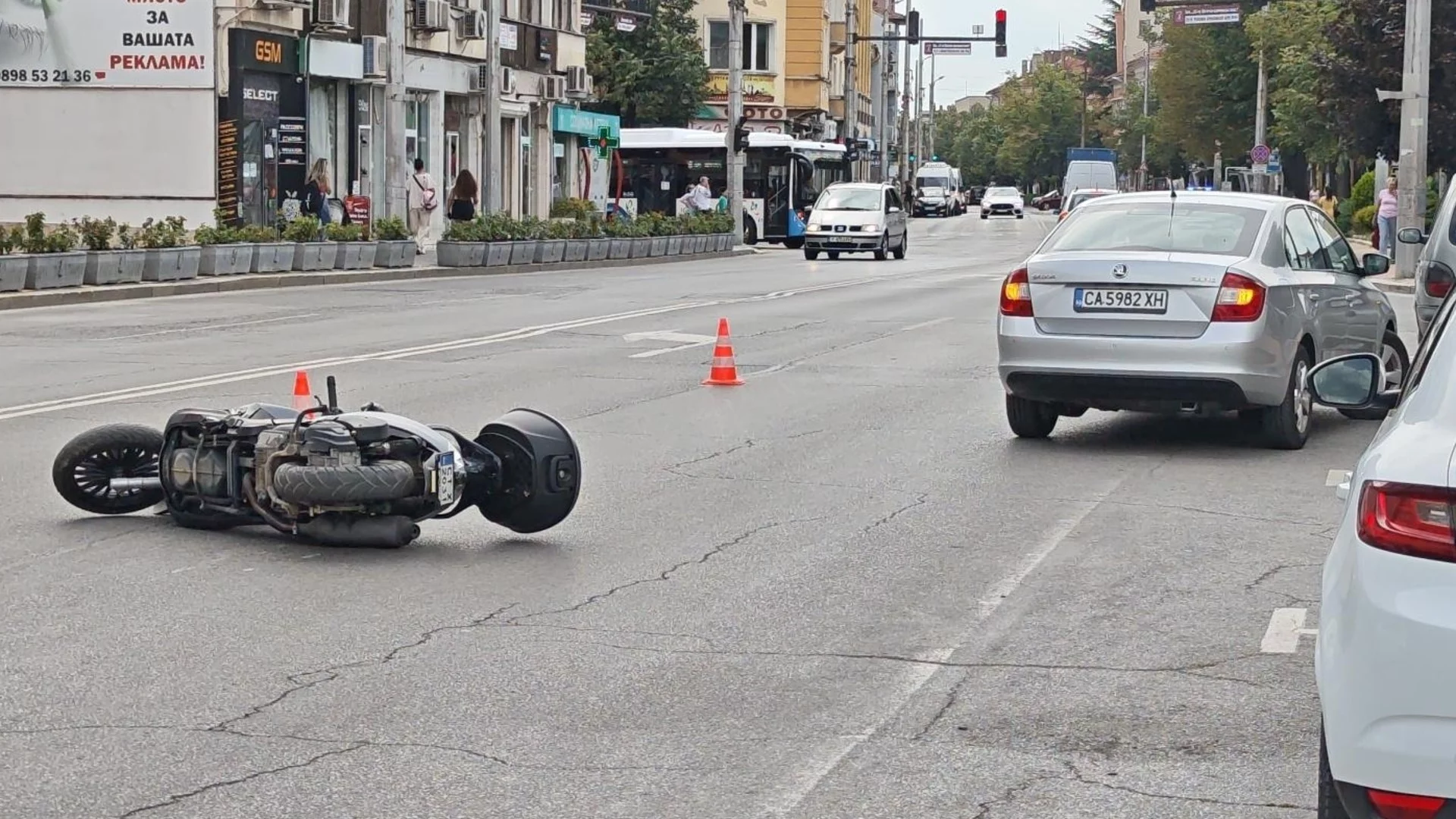Две катастрофи с мотори, двама ранени