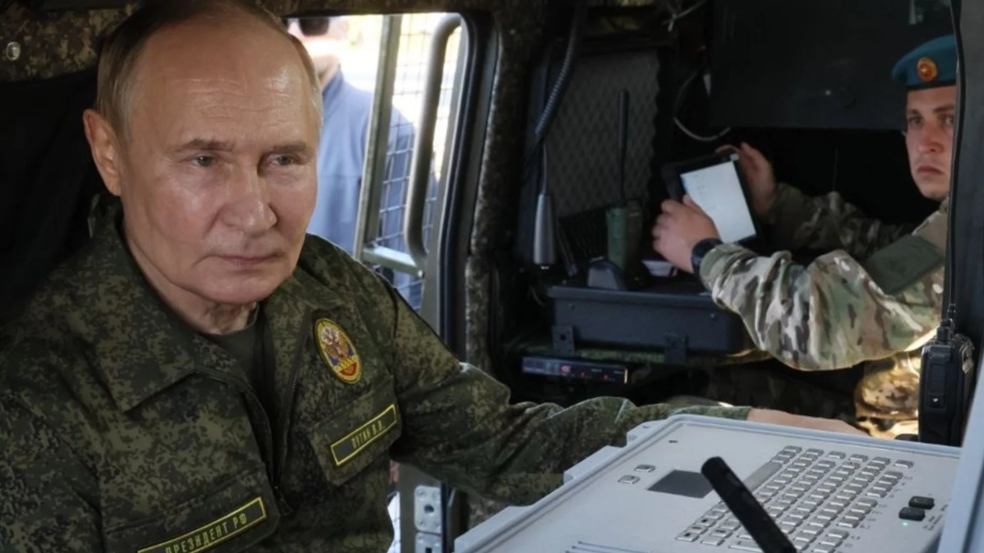 ЕС е 20 пъти по-силен от Русия, но се държи като лилипут. Путин няма да спре на границата с Украйна