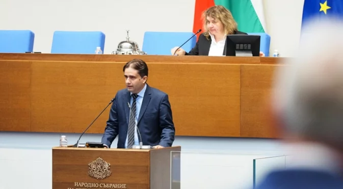 Божидар Божанов за Пеевски: Стана ясно е кой е реалният премиер 