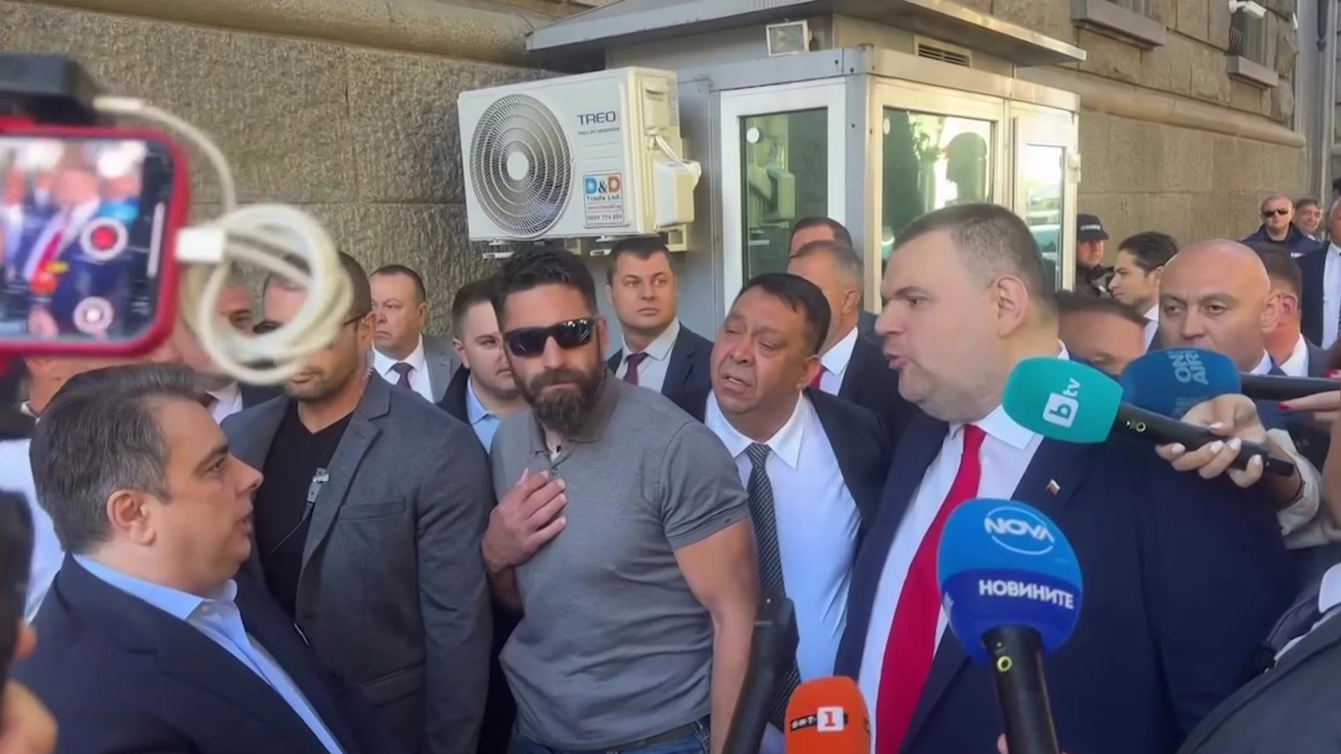 Охранител на Пеевски на състезание за спецчасти в Дубай: Английски лапсус - момчетата от Беларус (ВИДЕО)