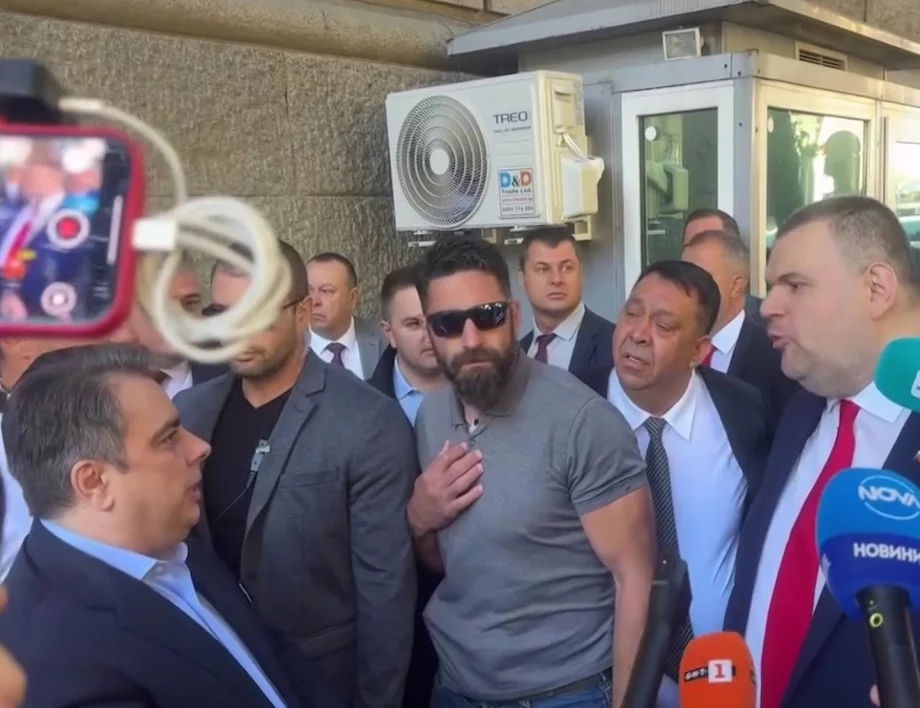 Охранител на Пеевски на състезание за спецчасти в Дубай: Английски лапсус - момчетата от Беларус (ВИДЕО)
