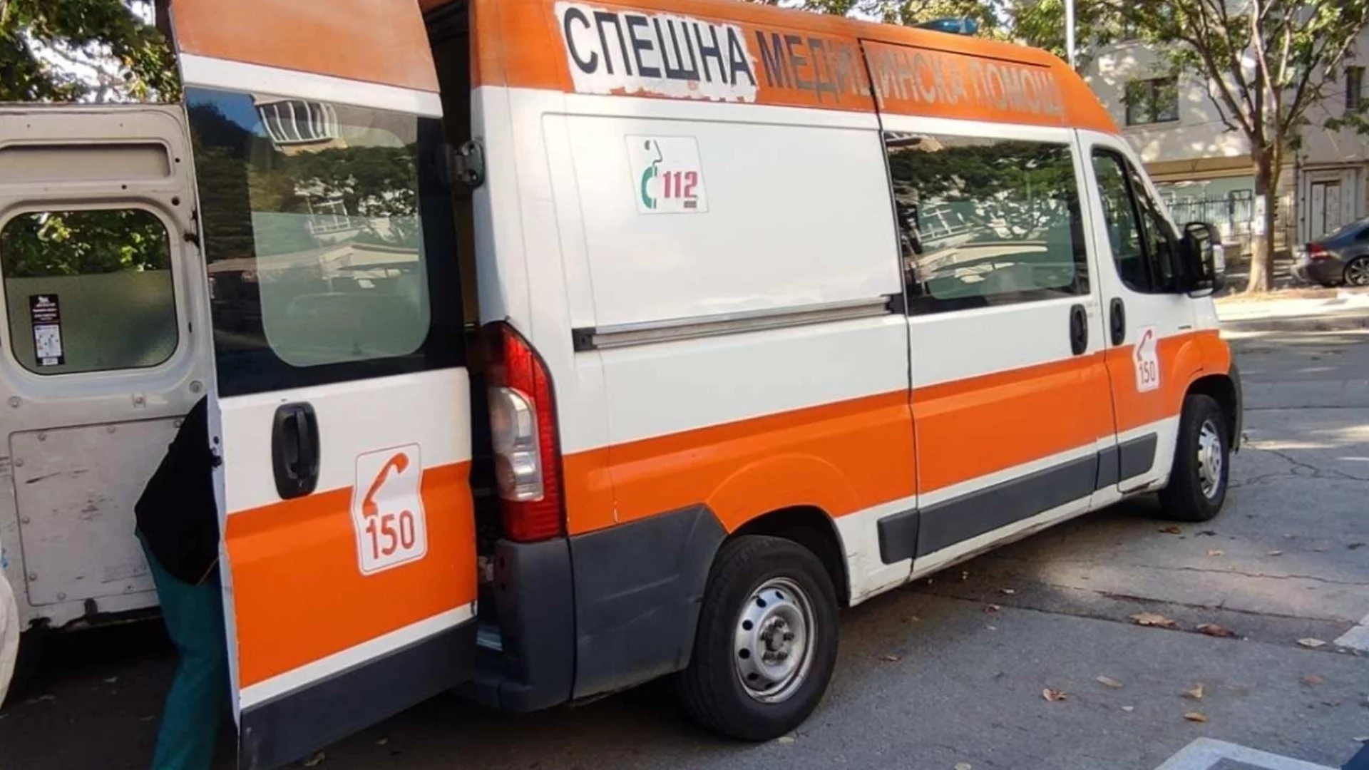 Тежка катастрофа в София, кола се обърна по таван