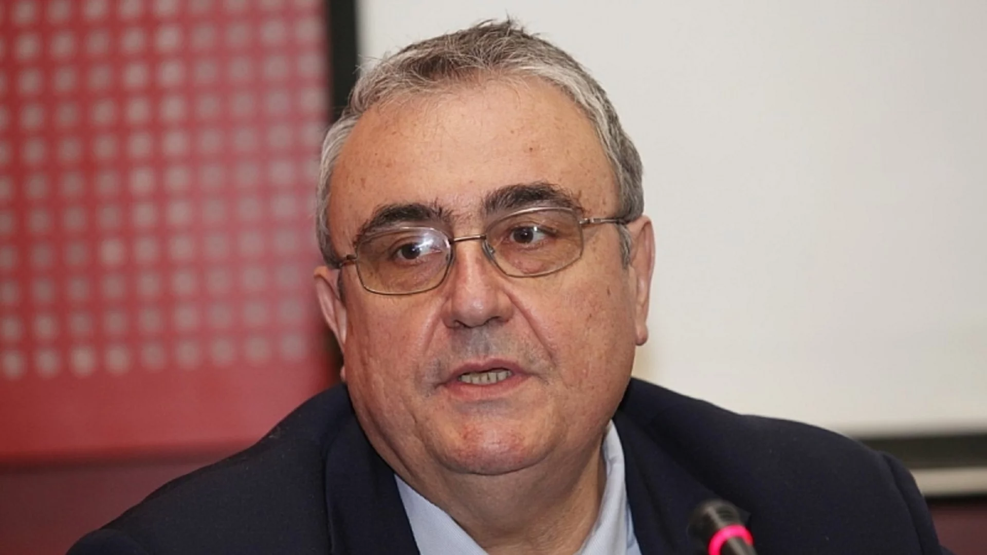 Проф. Огнян Минчев: Демокрацията отслабва, мнозинството вече не вярва, че изборите носят промяна