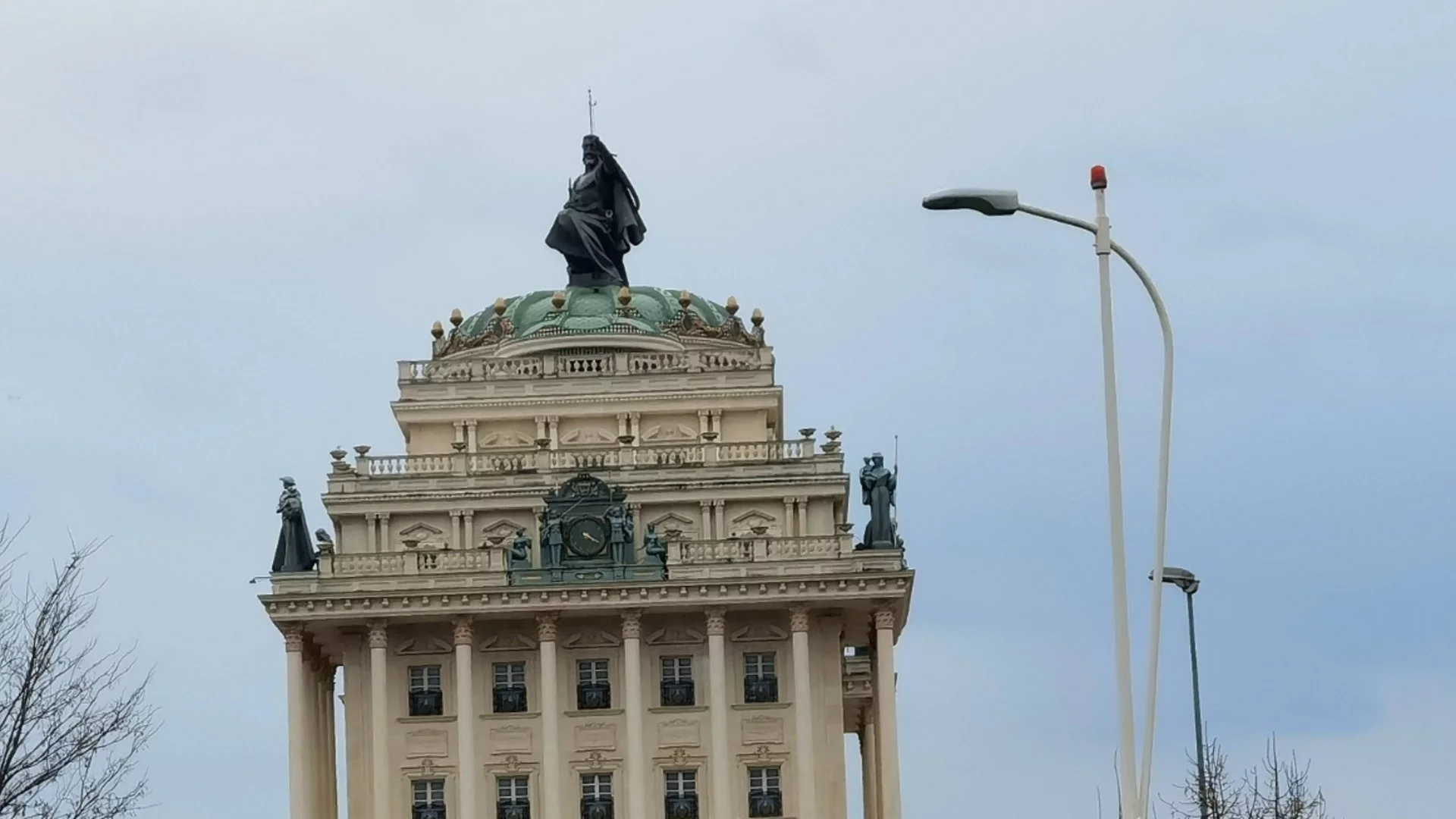Тирана остана без кмет