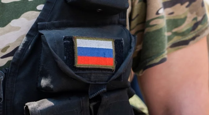 Убивайте наред!: ВИДЕО как руски военни взимат за заложник украинско момиченце, за да се прикриват