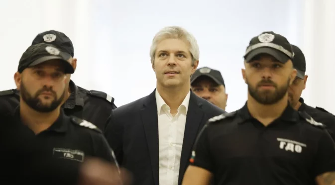 Благомир Коцев намекна за натиск от Пеевски с писмо от ареста