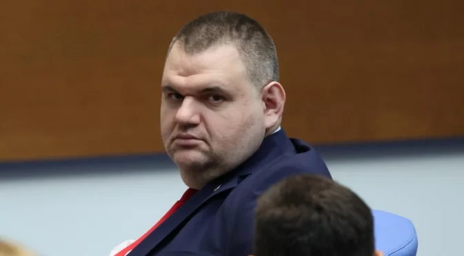 Пеевски подкрепи Борисов: Кабинетът да е на смени в Плевен до решаване на водната криза (ВИДЕО)