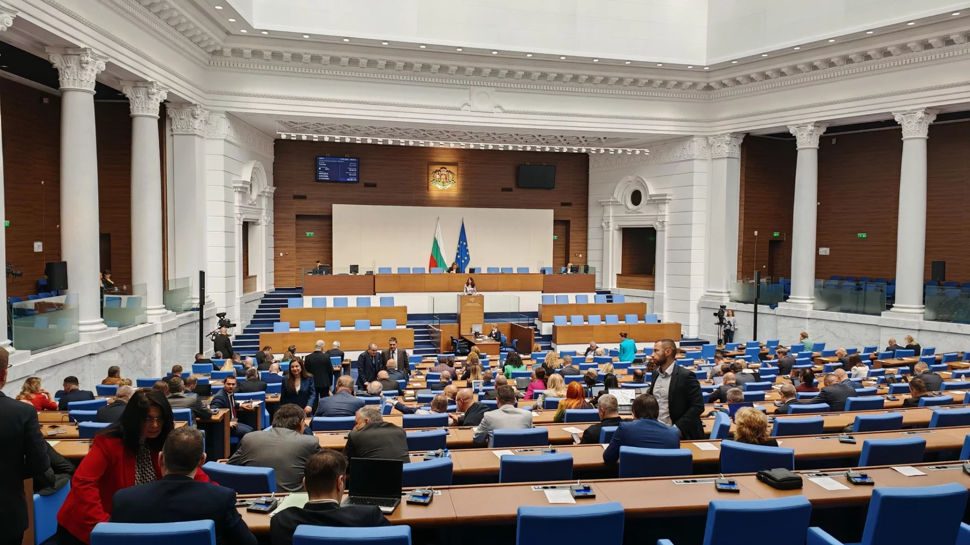 Втори пореден ден парламентът няма да работи, защото няма достатъчно депутати