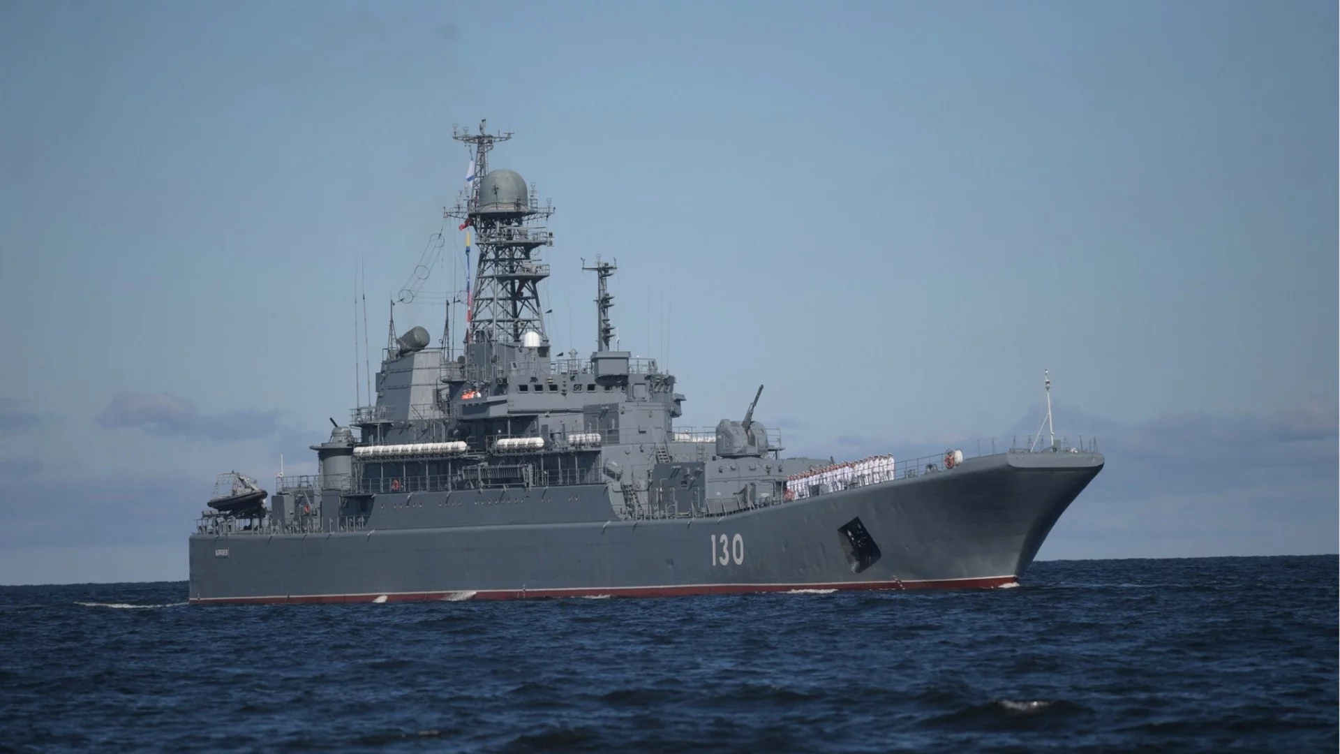 Насред хаоса с дроновете: Руски военен кораб е засечен край бреговете на Дания