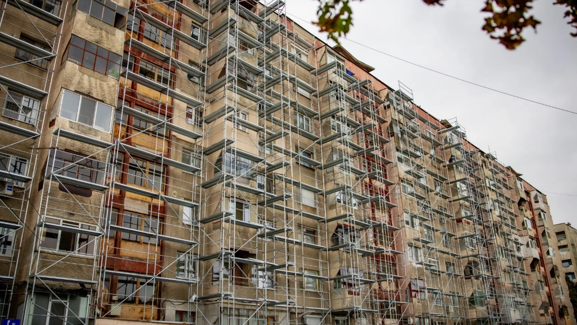 Санирането на още два жилищни блока започва в Пазарджик