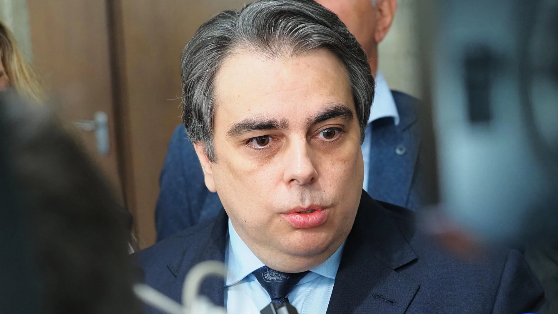 "ПП е по-жива отвсякога": Асен Василев се закани на държавата с главно "Д"