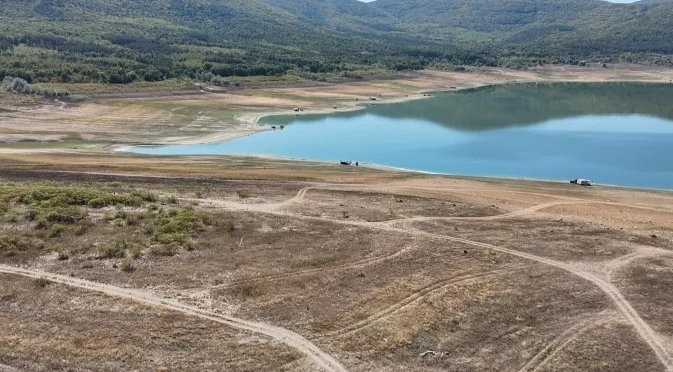 В окото на водната криза: Язовир "Жребчево" критично пресъхва