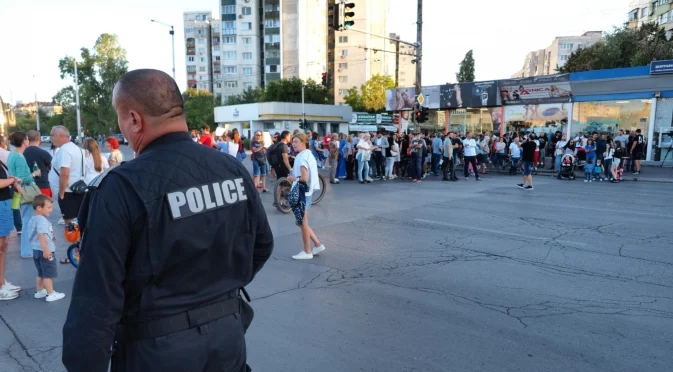 "Без парно и топла вода": Жителите на "Дружба 2" излизат на нов протест