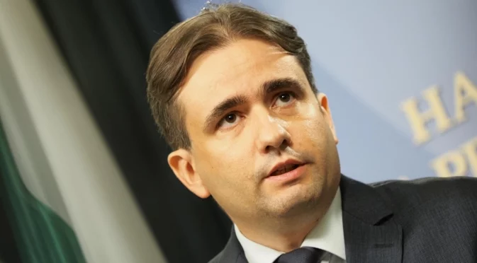 "За петимата премиери и многото господари": Божанов каза ще подкрепи ли ПП-ДБ шести вот на недоверие