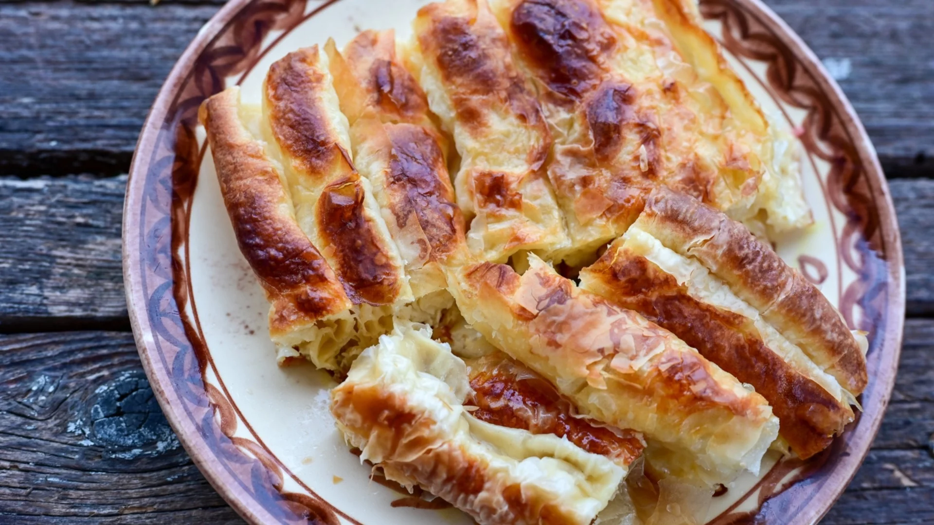 Как да приготвим най-вкусната баница с готови кори