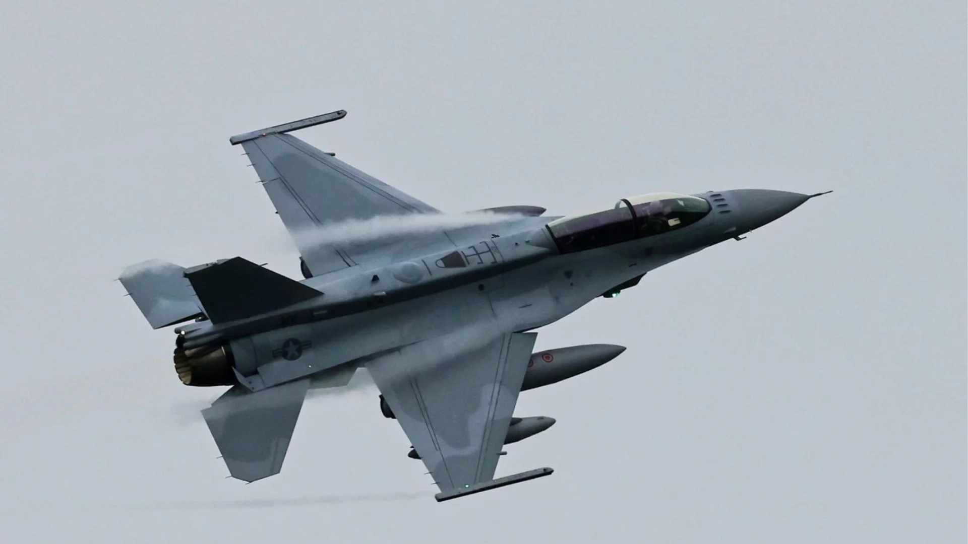 На български F-16 e открит теч на гориво