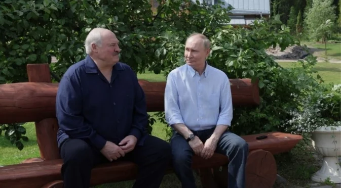 "Двама старци си бъбрят": Зеленски за мирното предложение на Лукашенко към него и Путин (ВИДЕО)