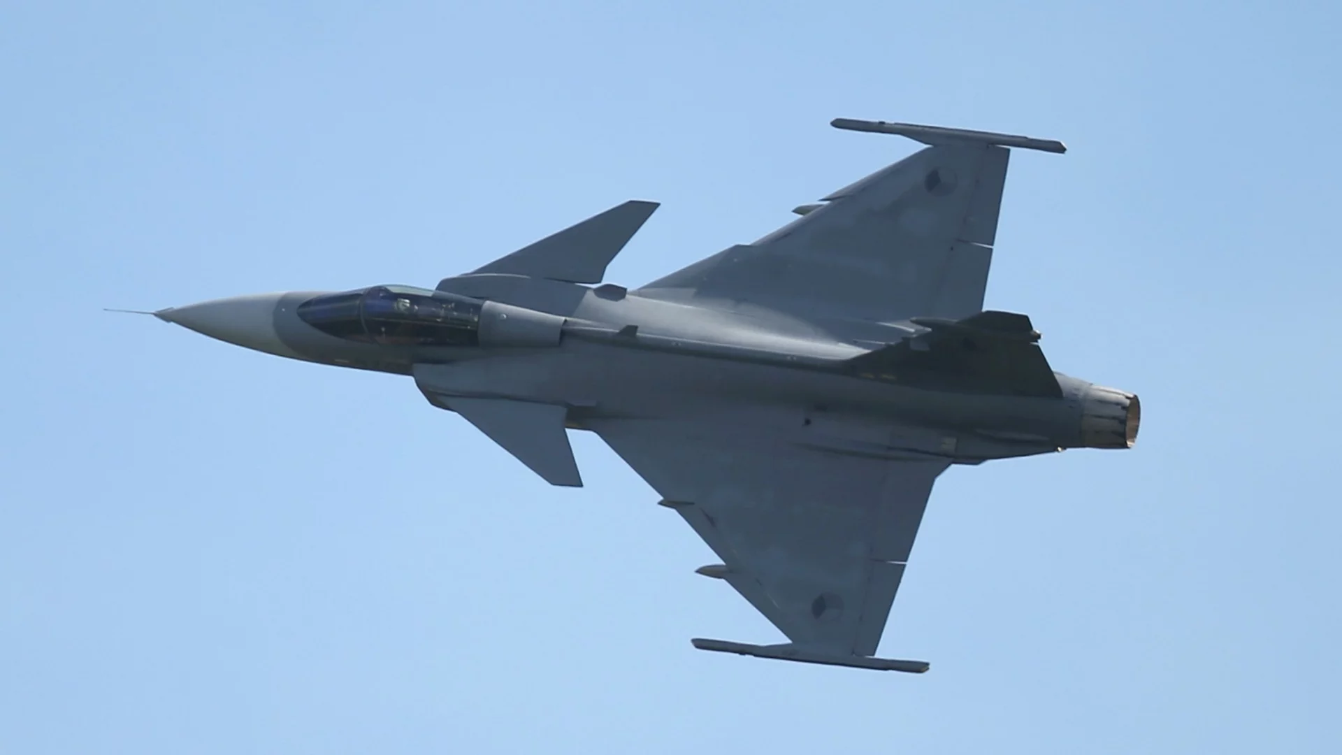 Военна помощ: Украйна получава и шведски изтребители Gripen