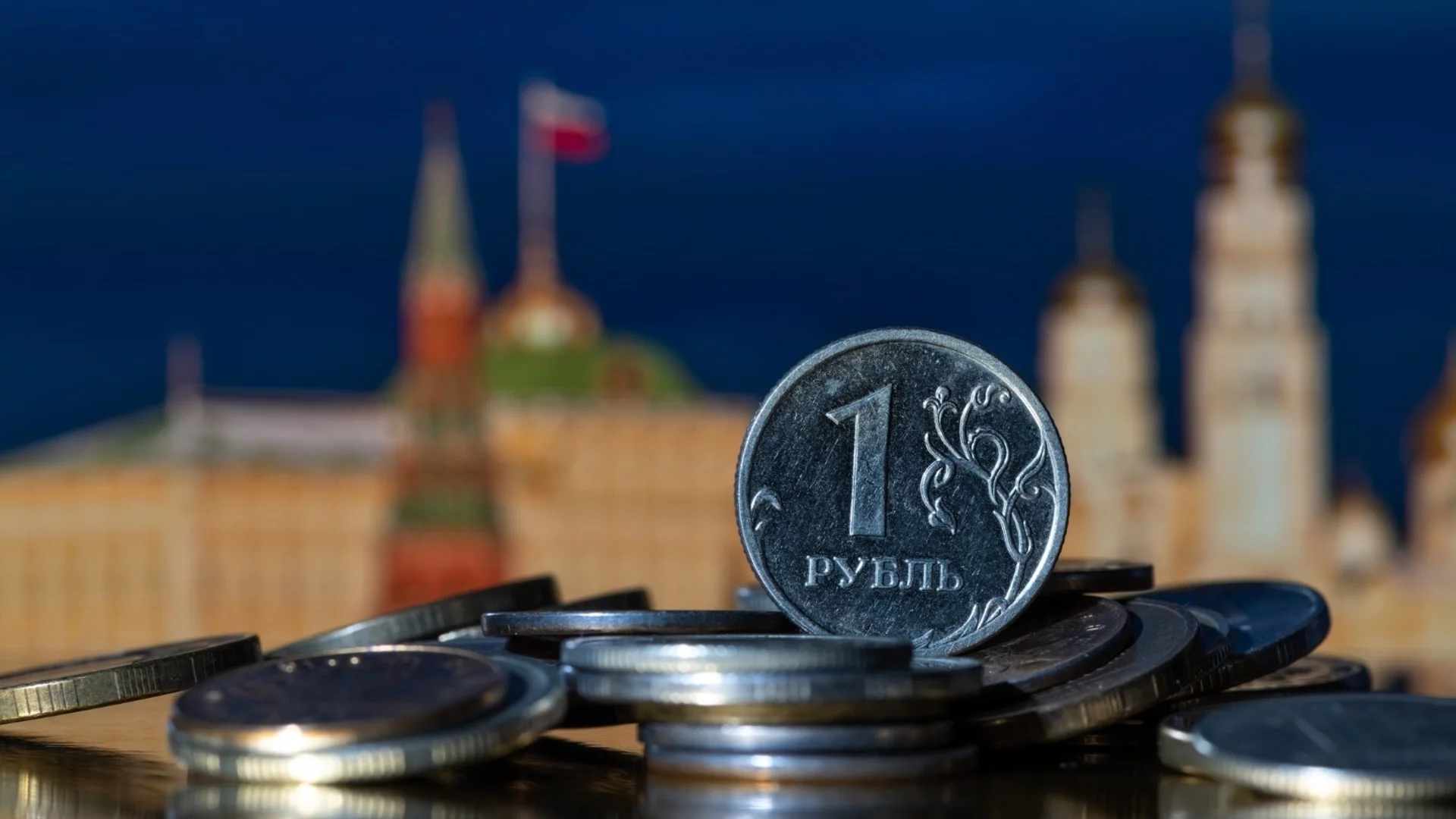 По-високи данъци и акцизи, огромни разходи за отбрана: Внесоха проектобюджета на Русия