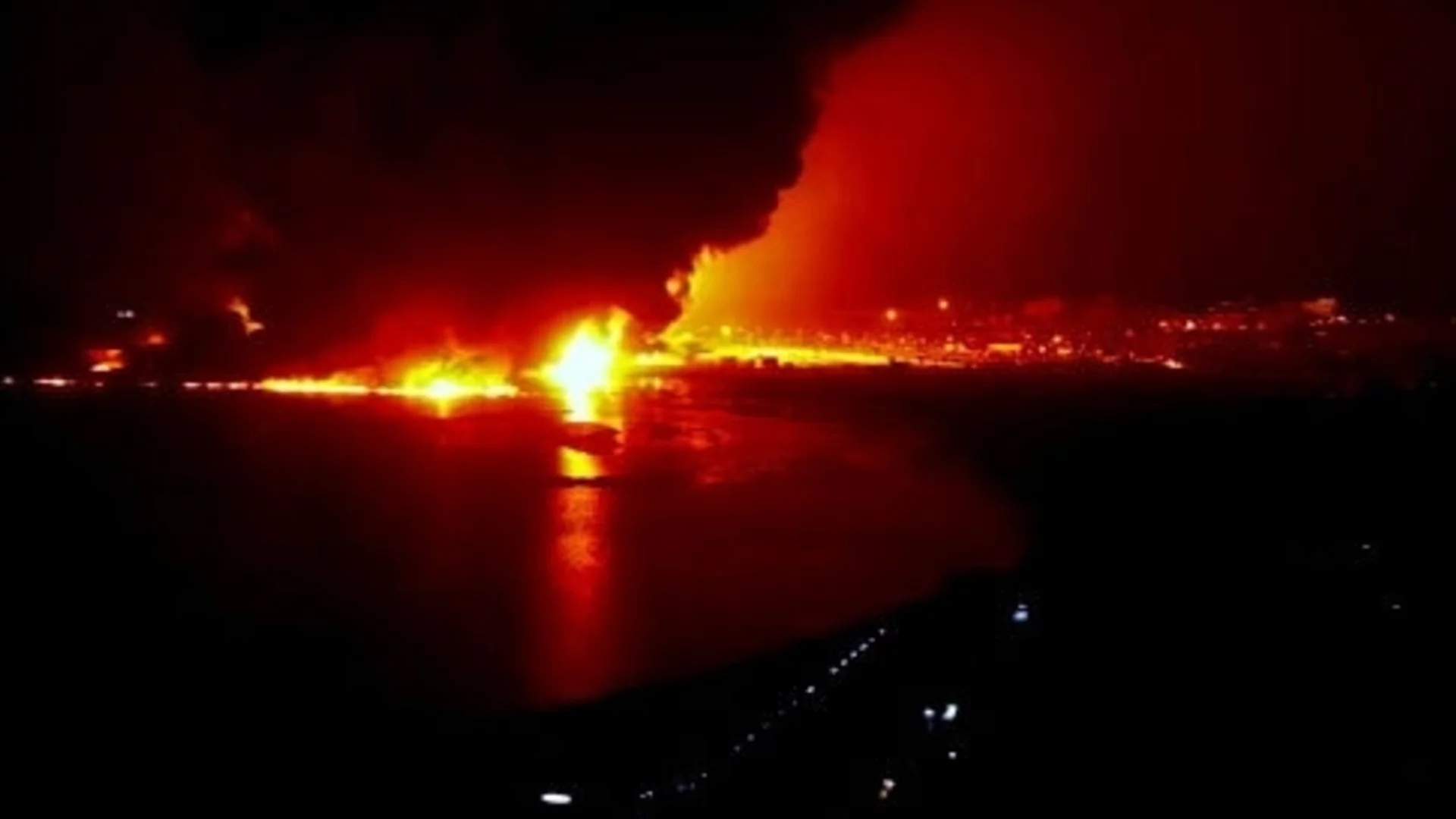След атака: Холандски кораб гори и се носи в Аденския залив
