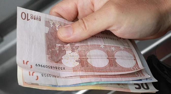 Еврото се устреми към познати стойности в началото на месеца