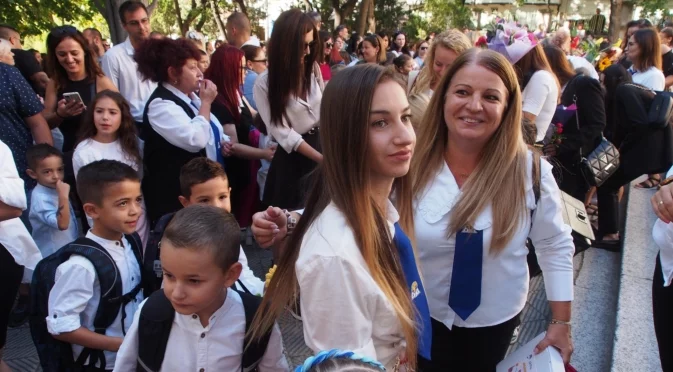 Заради неизвинените отсъствия: Идея за промени с парите за ученици и майките-студентки