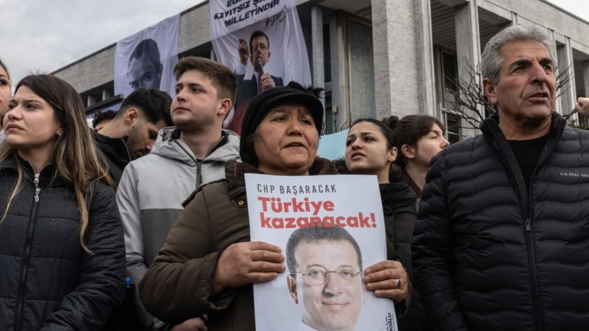 Подкрепа за Имамоглу и извън Турция