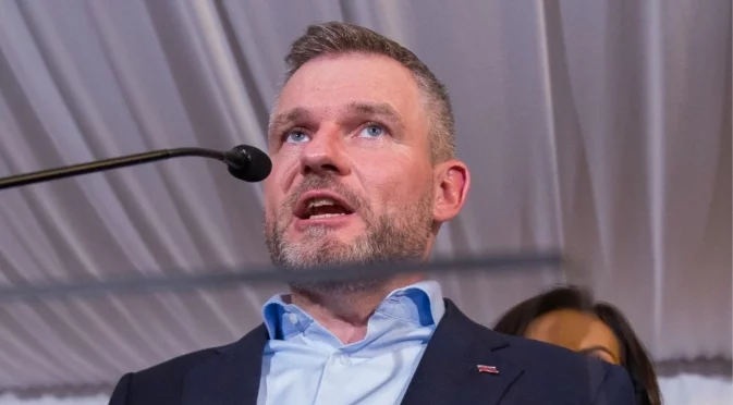 "Съществуват само два пола": Словашкият президент подписа промяната в конституцията