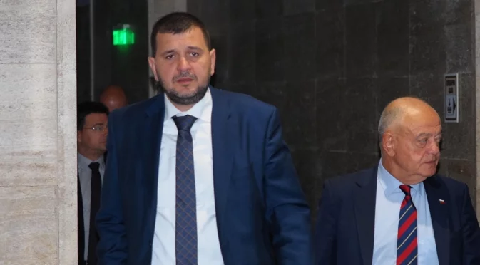 Паркоместата да са като гаражите: ДСБ със законодателна инициатива (ВИДЕО)