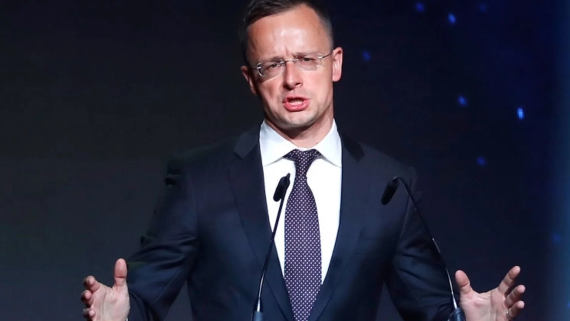 Сиярто: ЕС прилага двойни стандарти спрямо Сърбия
