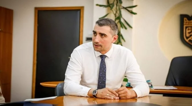 Кметът Куленски спря форсирана сесия "на тъмно" от Новото време