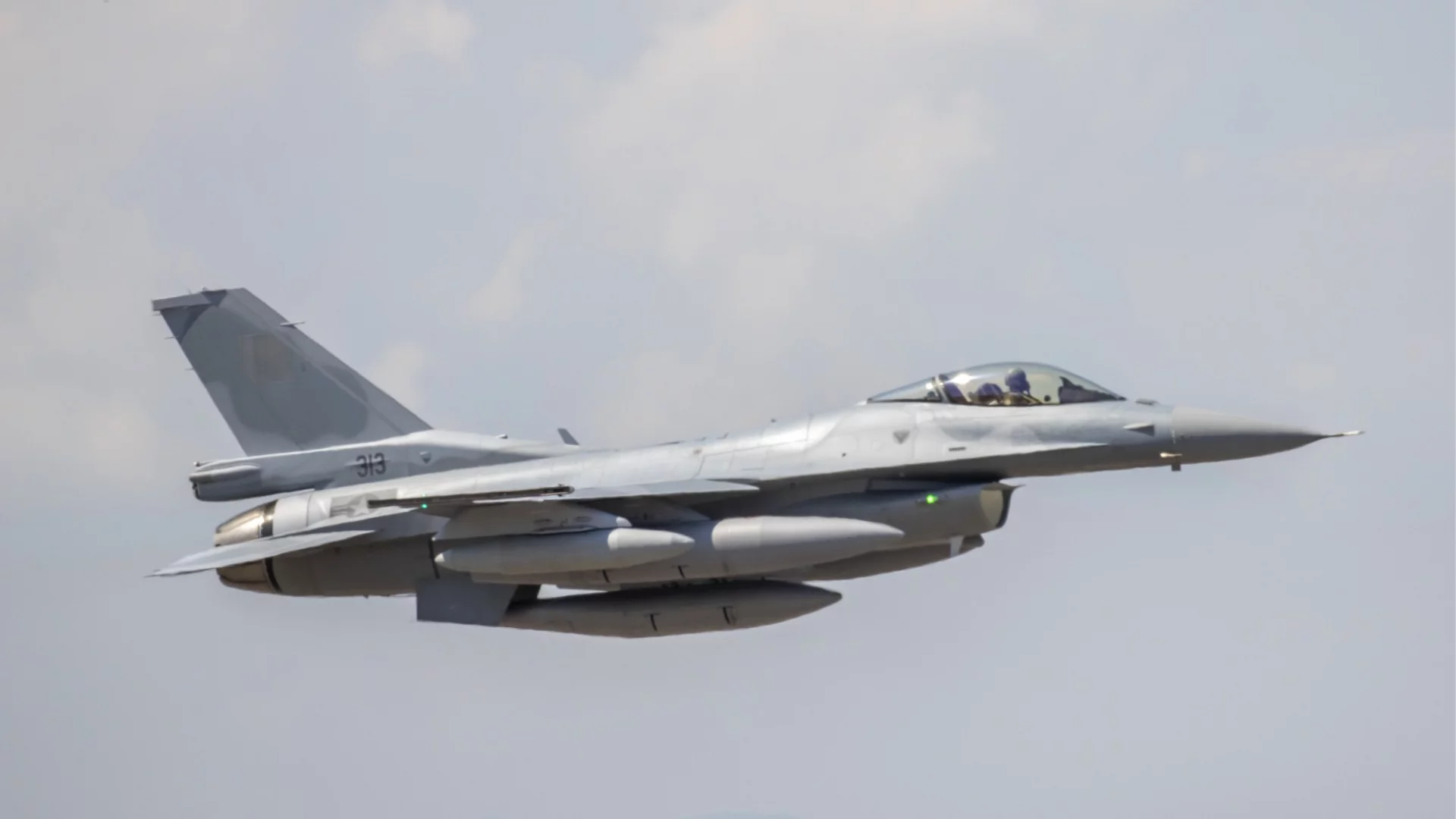Още два изтребителя F-16 пристигнаха в авиобаза "Граф Игнатиево"