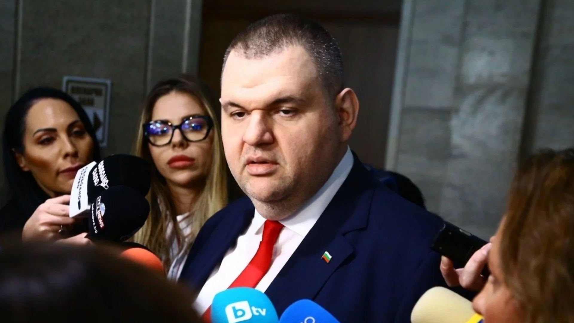 Пеевски срещу президента: Румен изтерясва, жалка картинка