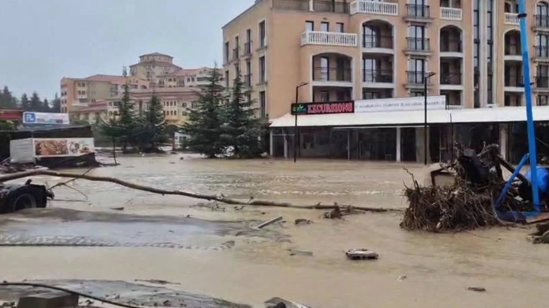 "С какво заслужиха тези хора": Наводнение засегна семейството на убитата от АТВ Христина (ВИДЕО)