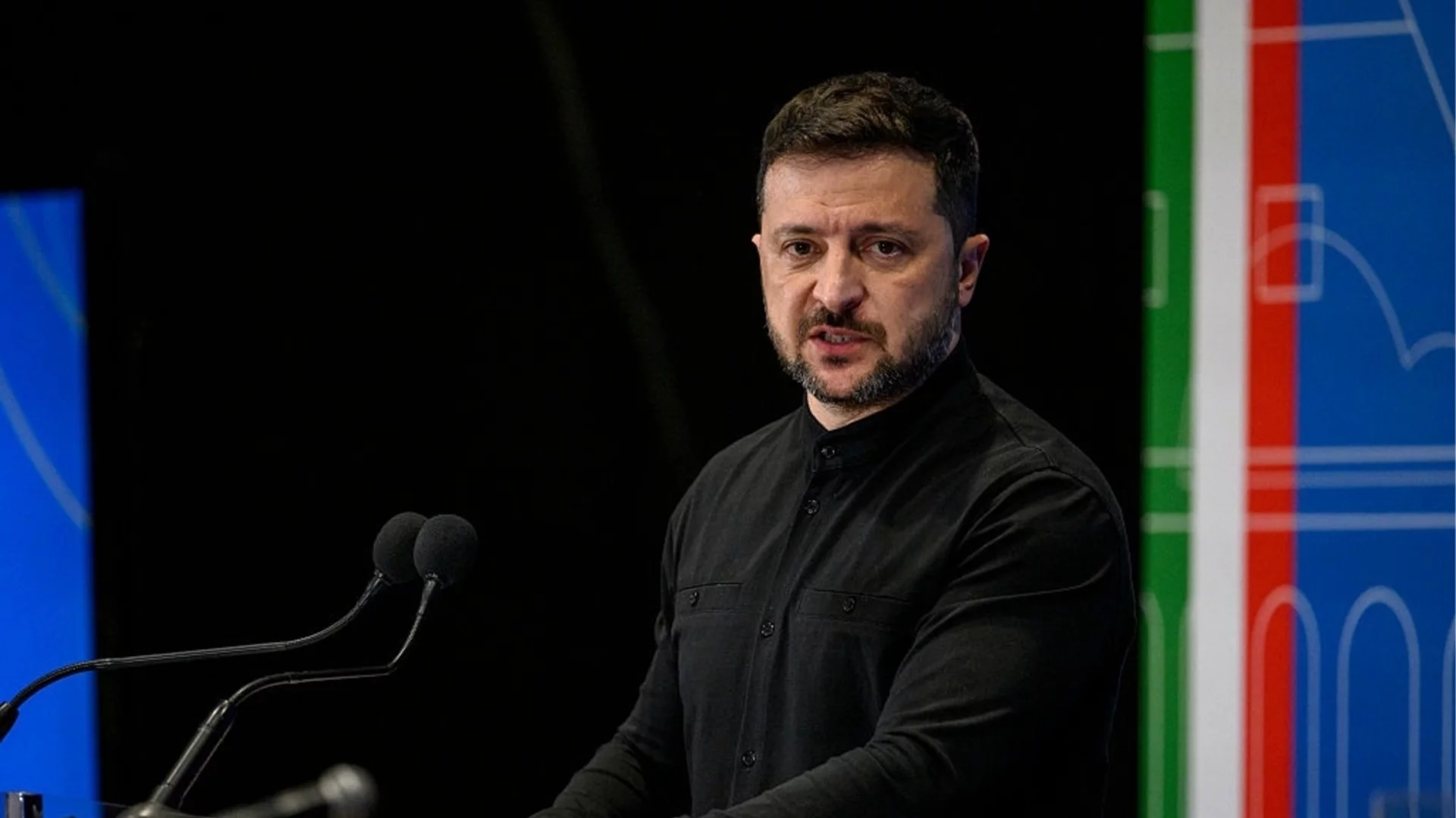 "Руснаците не са могли да не знаят, че удрят цивилни": Зеленски съобщи за 30 ранени при удара в Шостка (ВИДЕО)