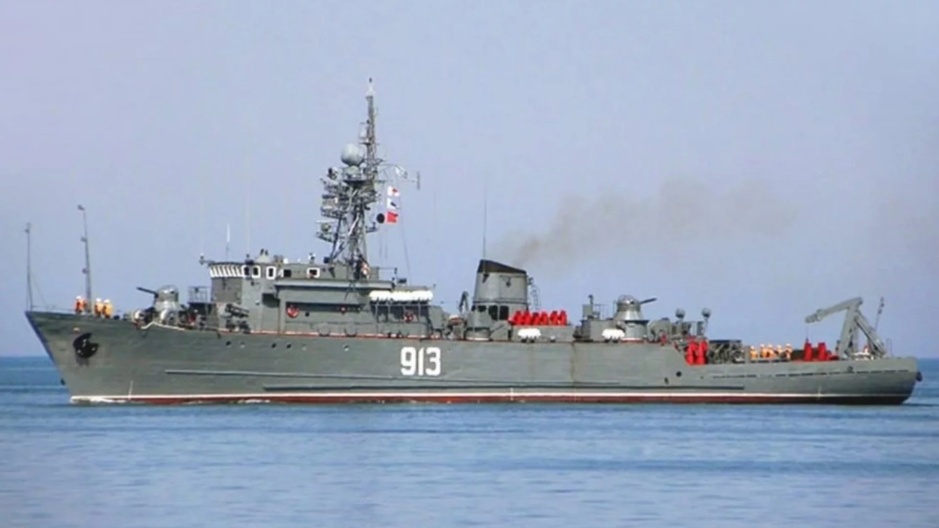 Украйна се похвали с успешен удар срещу руски ракетоносец. Пожар при голям руски търговски терминал