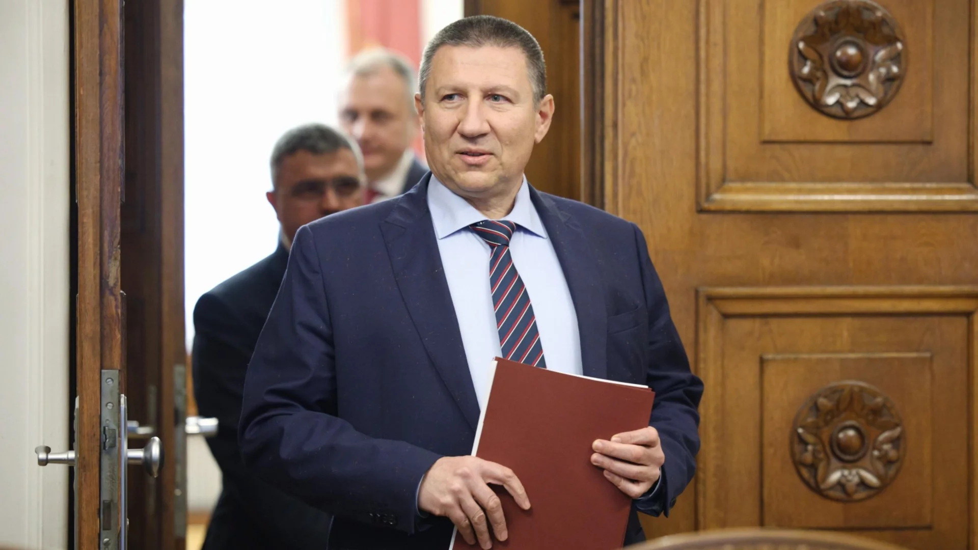 Борислав Сарафов да подаде оставка незабавно: Съдиите в България с призив