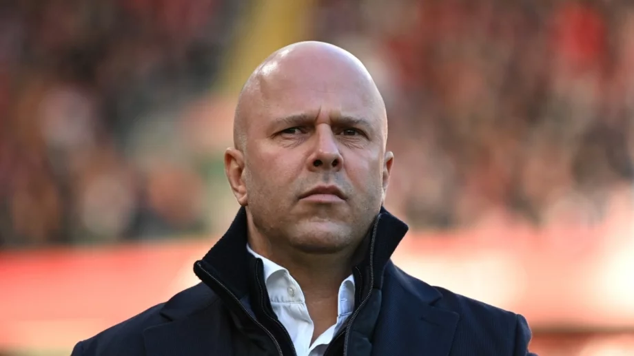 Арне Слот започна с оправданията, след като Челси разнищи Ливърпул