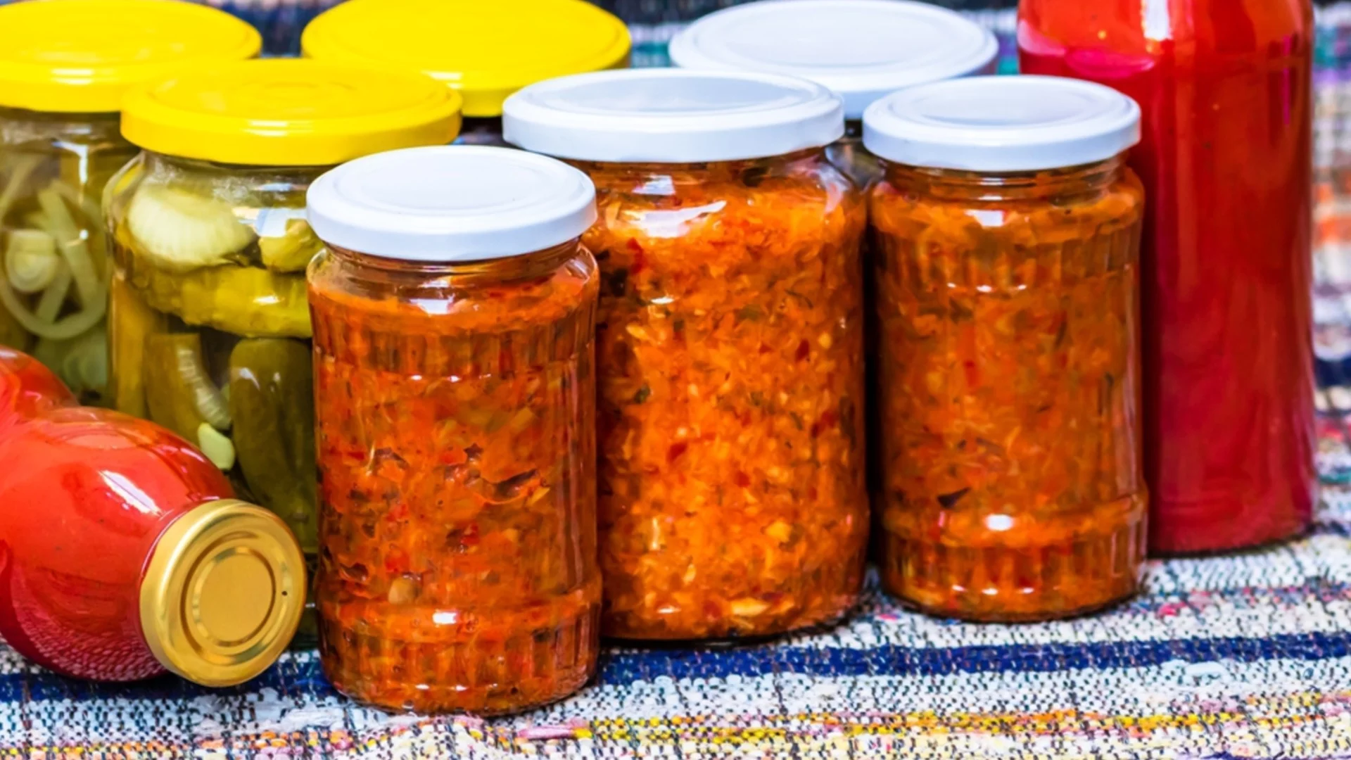 Каква е разликата между лютеница, айвар, кьополу и пинджур