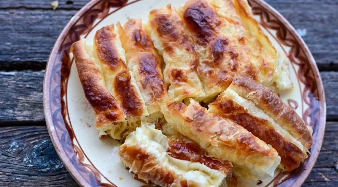Как се приготвя баница с прясно зеле