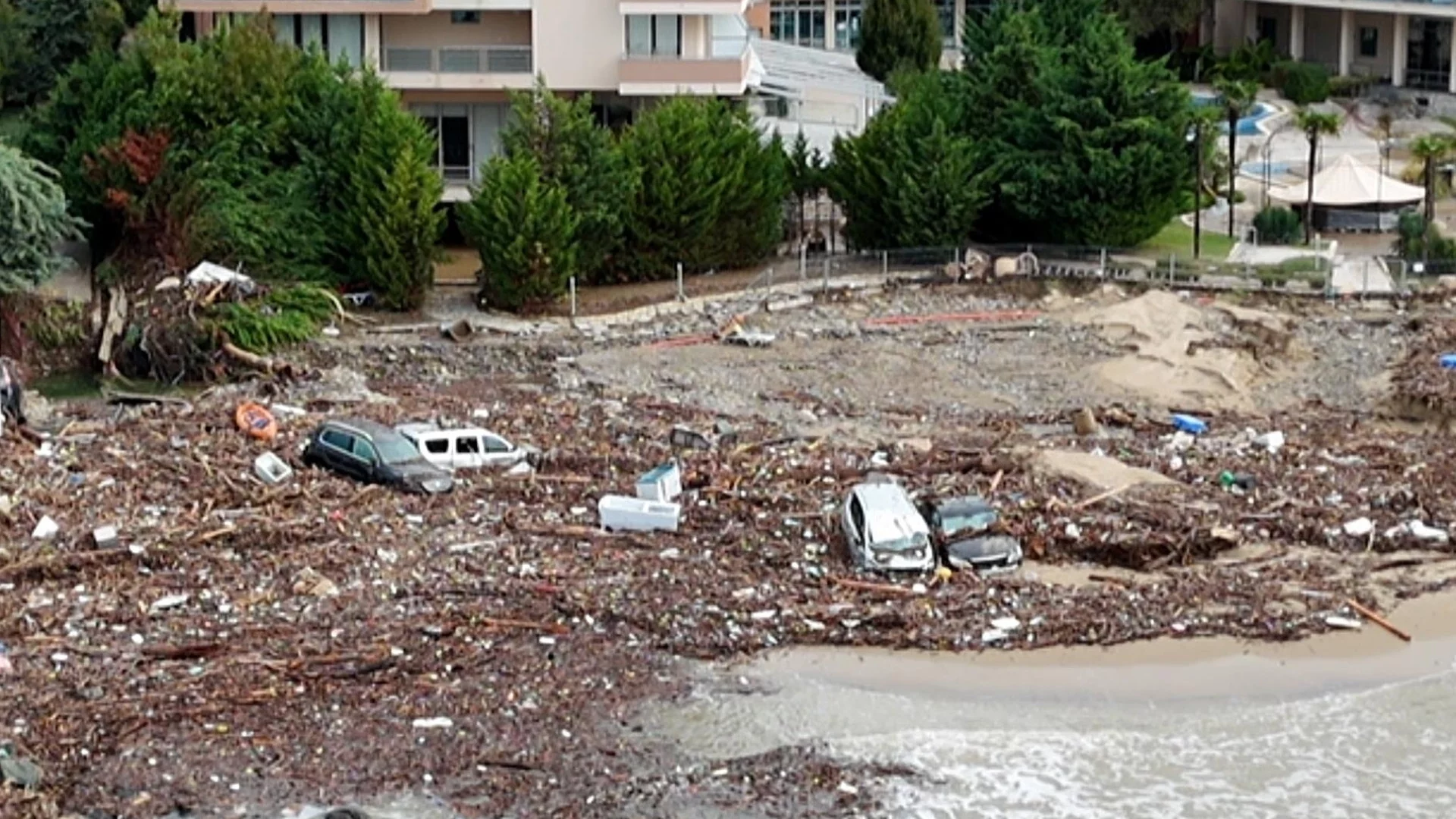 Водата върви от сушата към морето, не обратното: Кога ще го разберем?