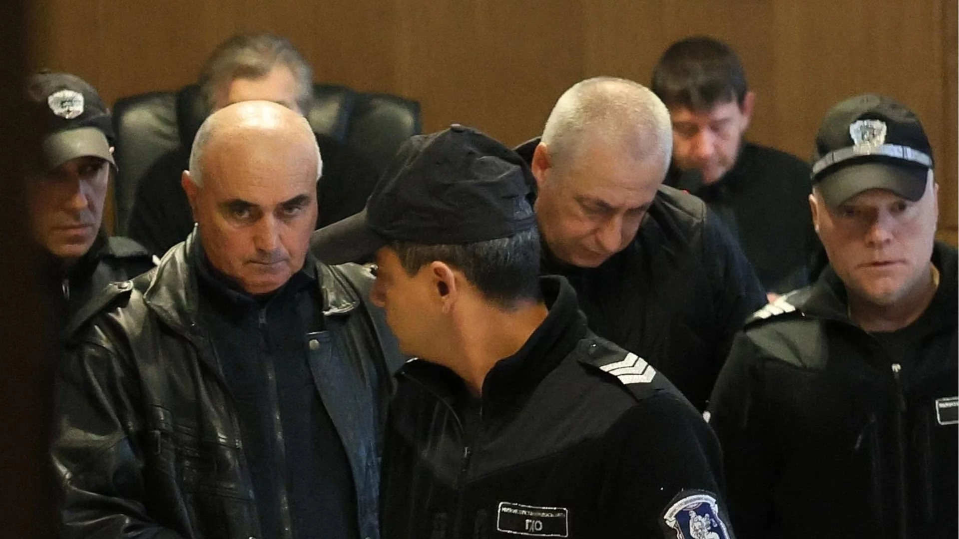 Оставиха в ареста даяджиите, поискали подкуп от шофьори на Роби Уилямс