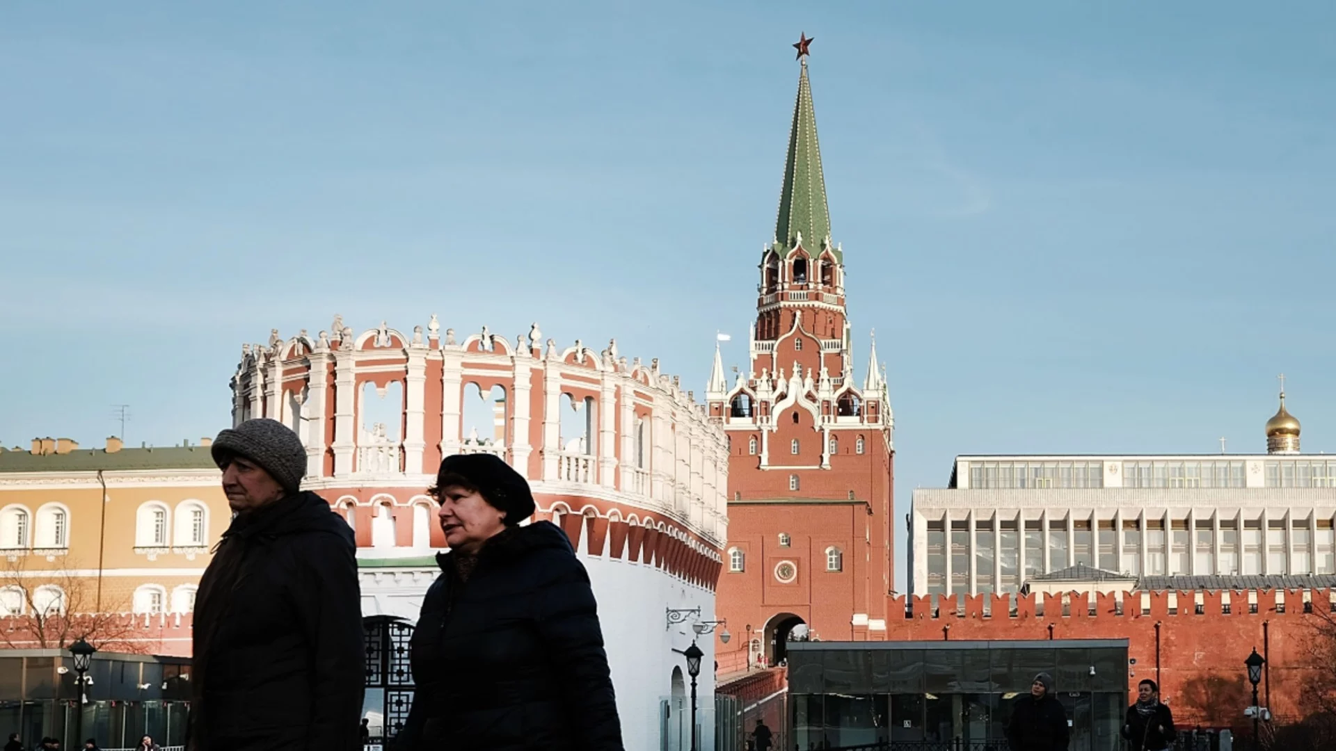 Разстрел на предатели: Учителите в Русия изпълняват безпрекословно всякакви идиотски указания (ВИДЕА)