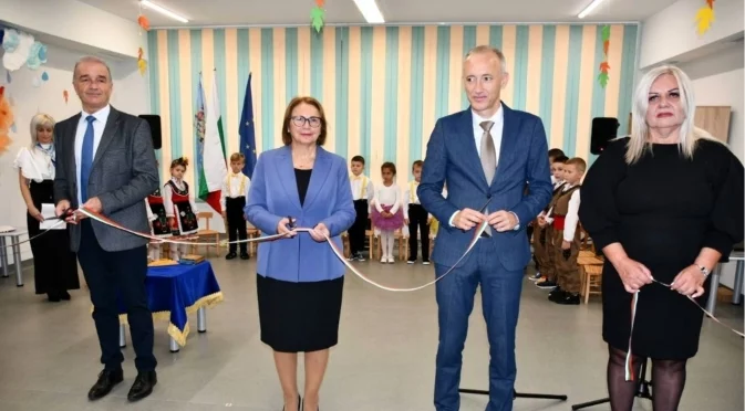 Новата детска градина в Асеновград е с басейн (СНИМКИ)