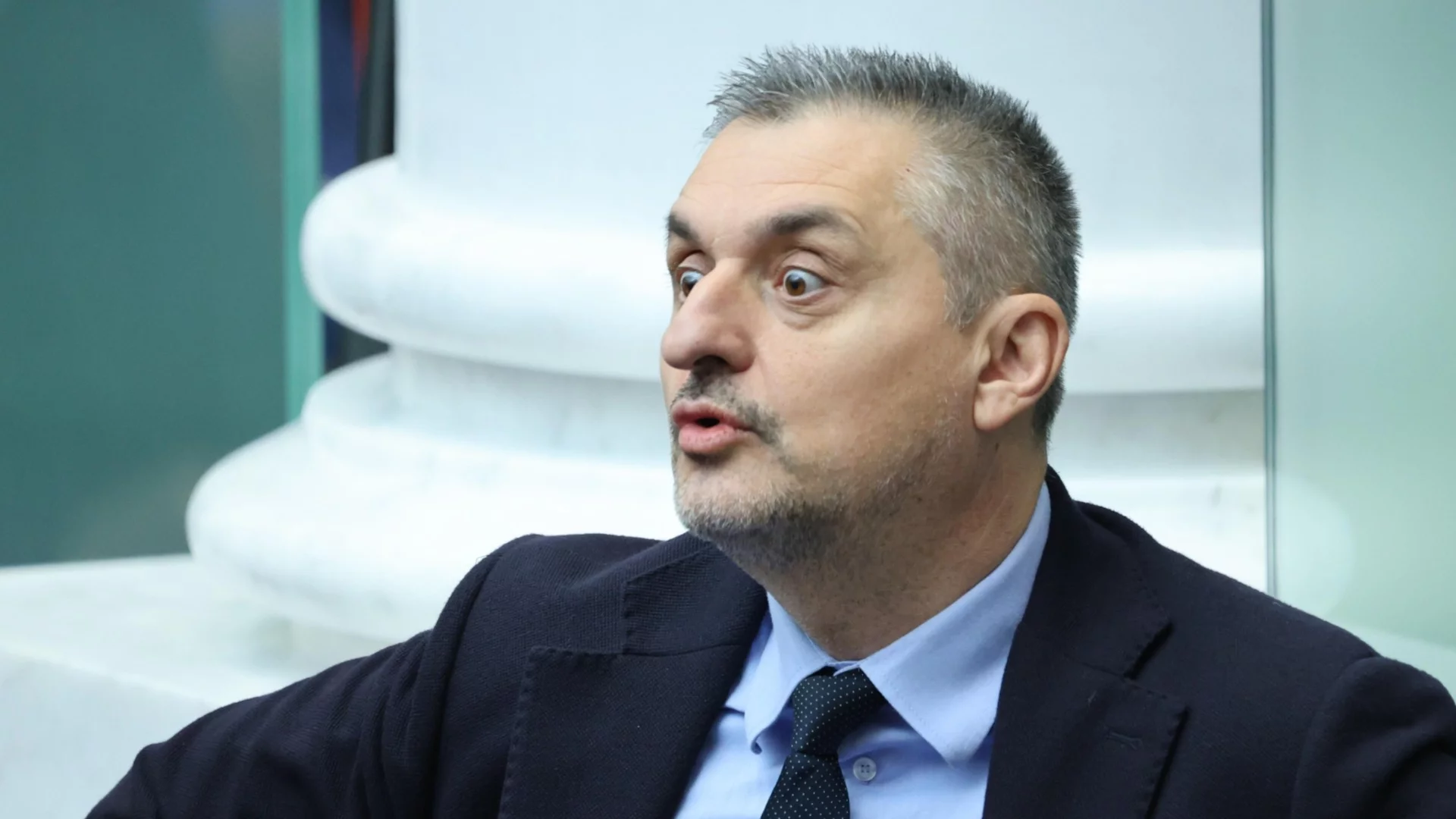 "Къде отиде демокрацията?": Престрелки между коалиционните партньори и обвинения в сталинистки изказвания