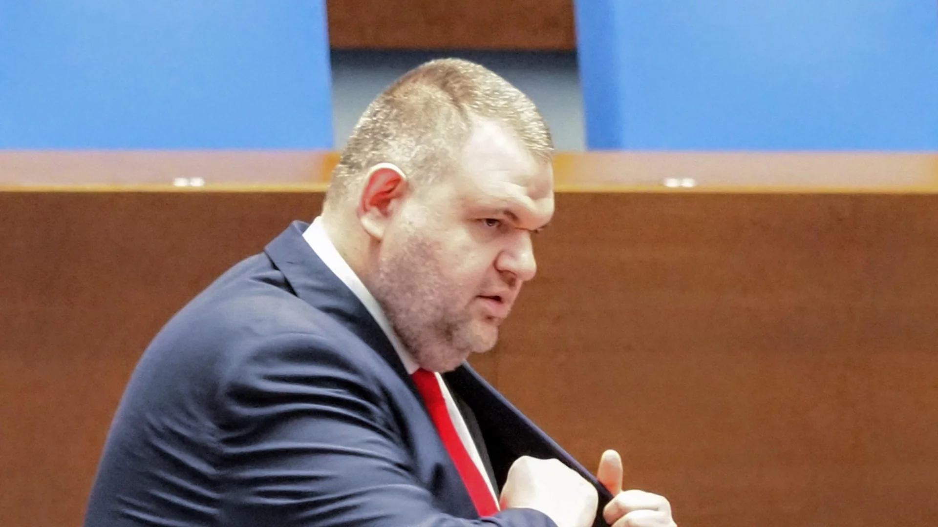 "Не го решаваме ние тук": Пеевски отговори законно ли е главен прокурор Сарафов (ВИДЕО)